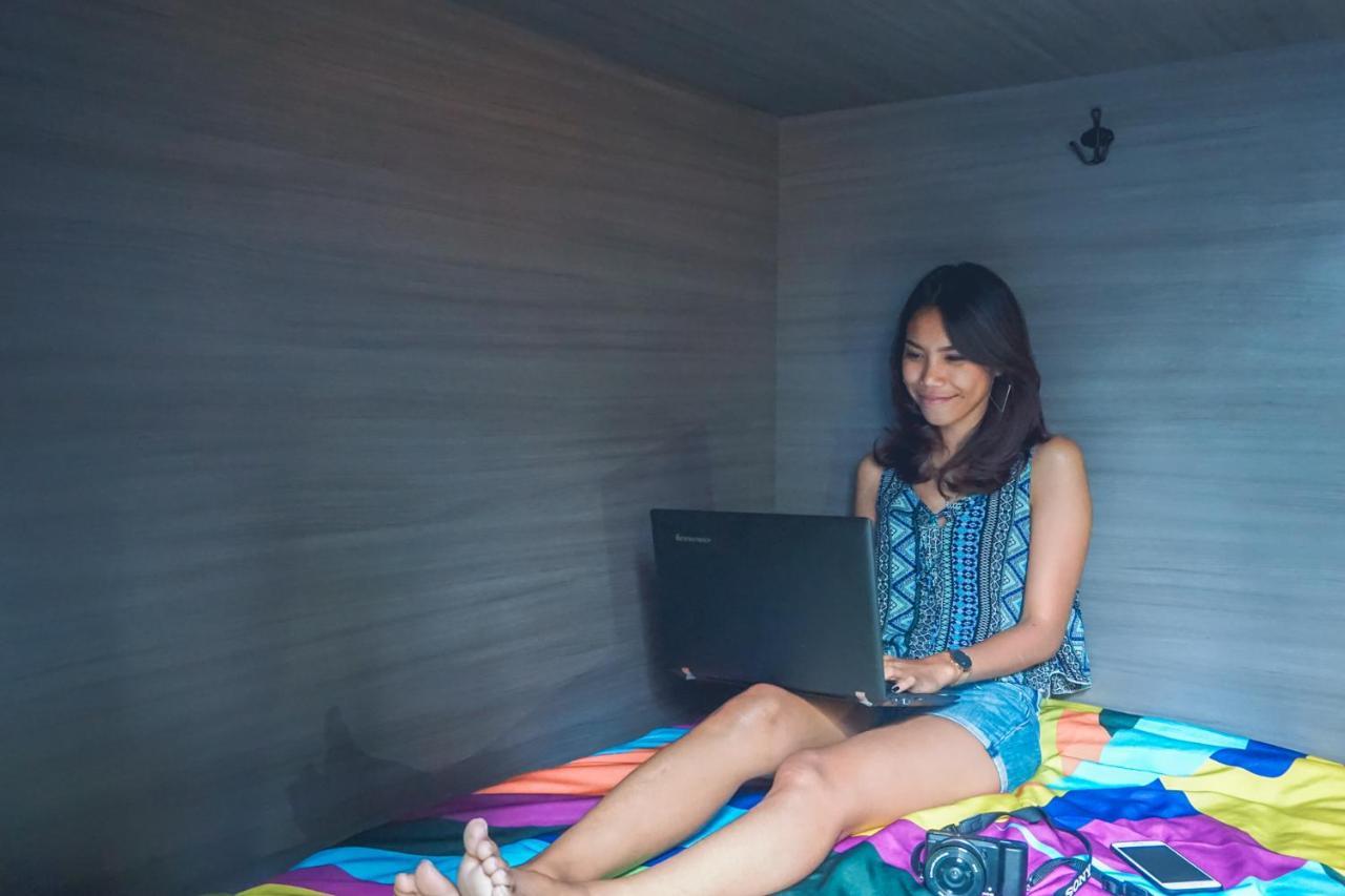 Nomad Hostel Kemang Джакарта Экстерьер фото