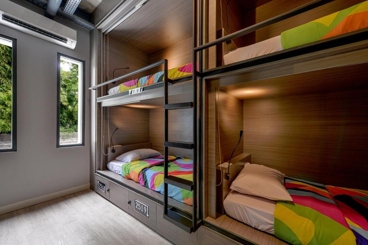 Nomad Hostel Kemang Джакарта Экстерьер фото