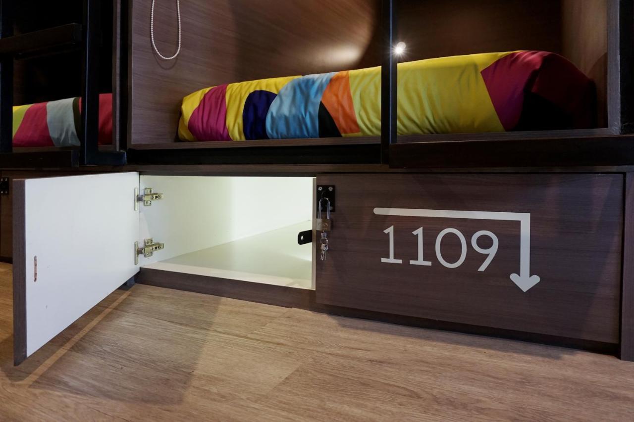 Nomad Hostel Kemang Джакарта Экстерьер фото