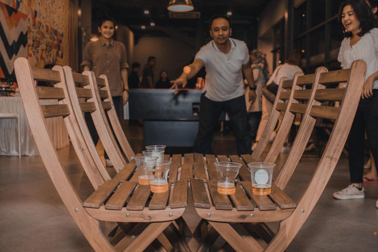 Nomad Hostel Kemang Джакарта Экстерьер фото