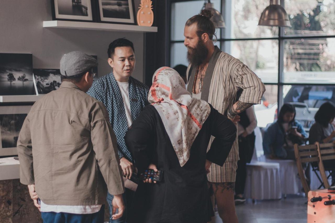 Nomad Hostel Kemang Джакарта Экстерьер фото