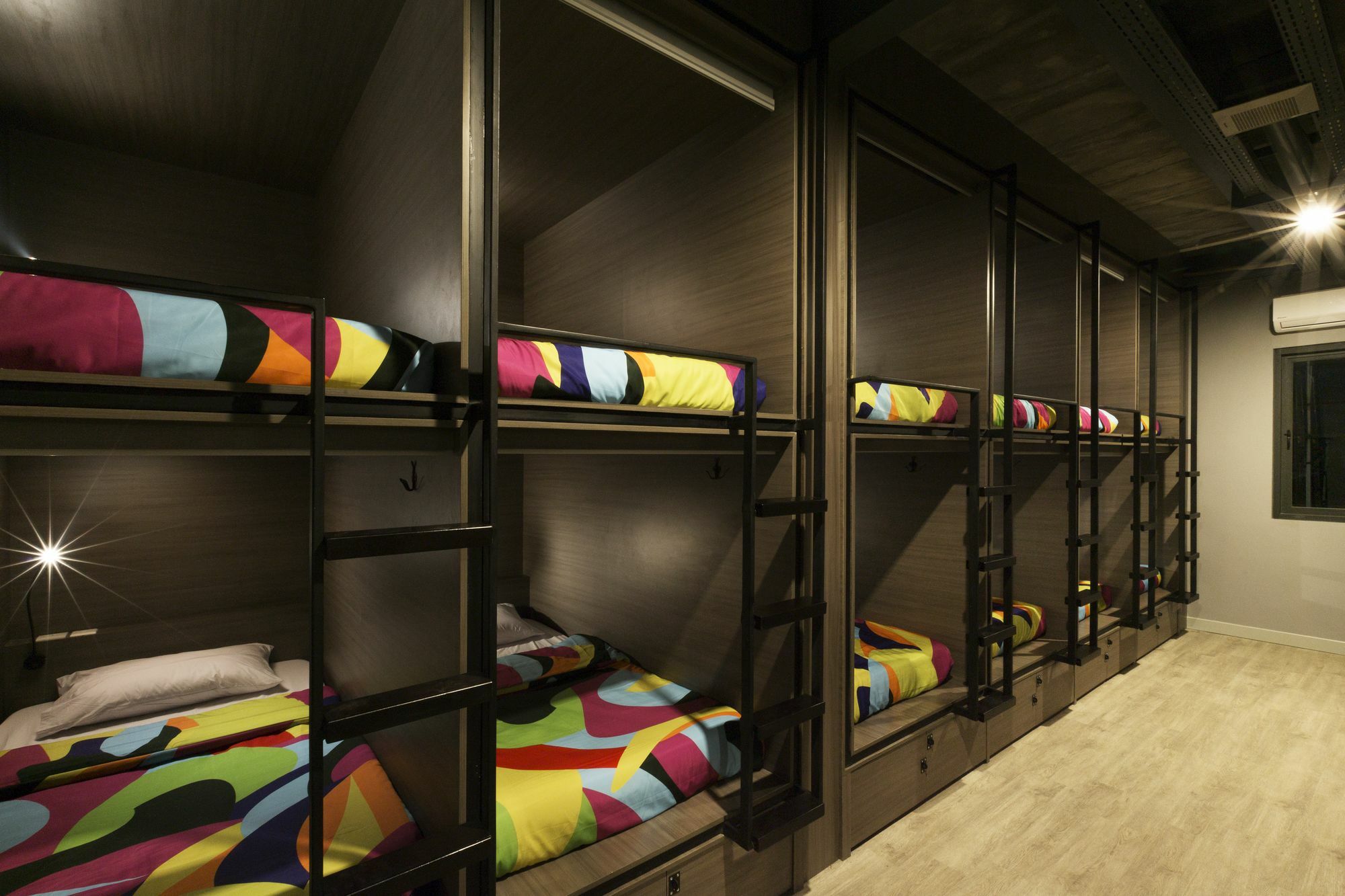 Nomad Hostel Kemang Джакарта Экстерьер фото