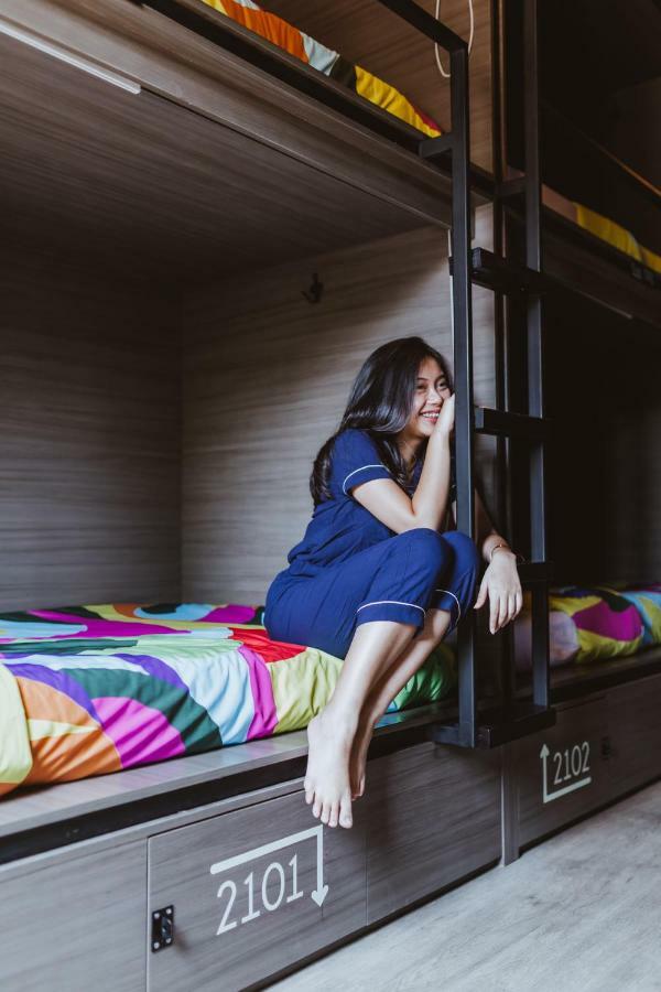 Nomad Hostel Kemang Джакарта Экстерьер фото