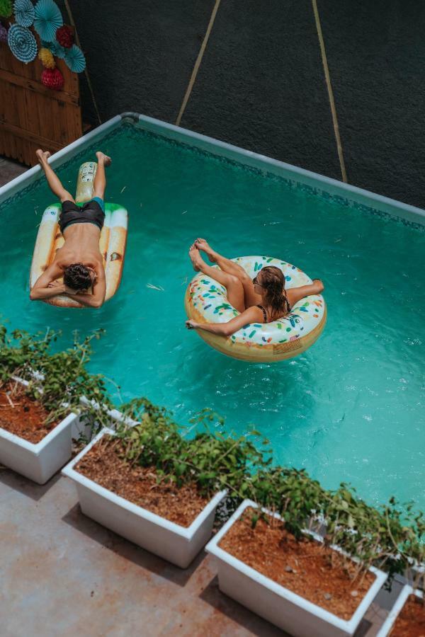 Nomad Hostel Kemang Джакарта Экстерьер фото